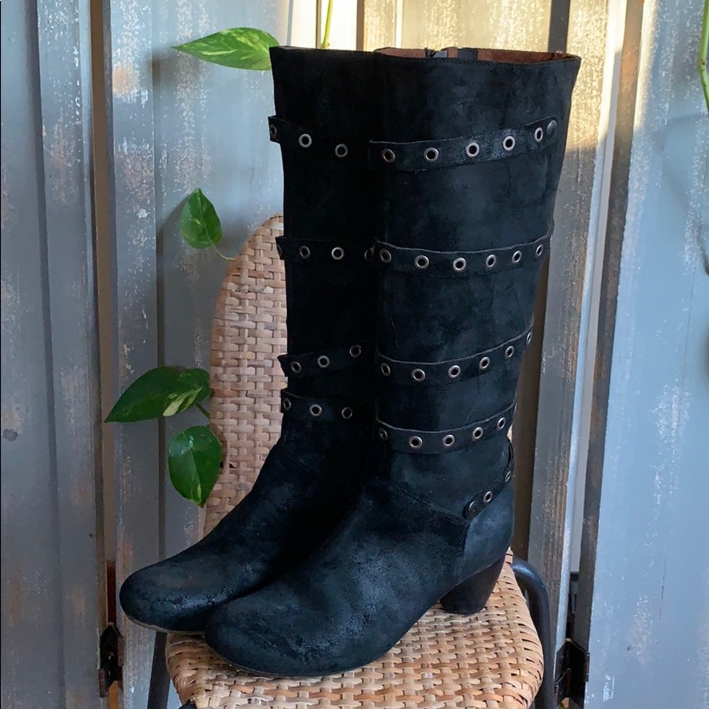 Chanii B below the knee black suede boots